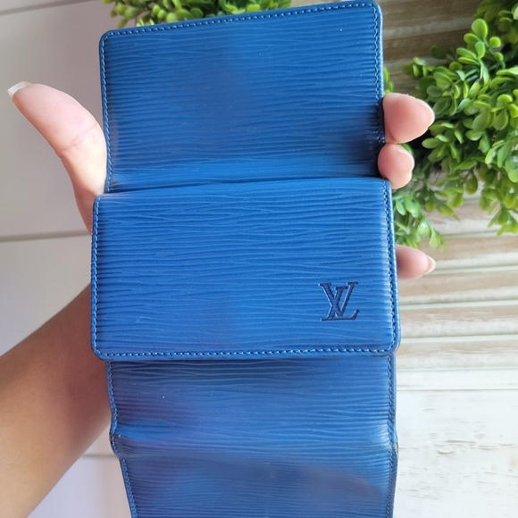 LOUIS VUITTON Blue epi snap bi fold wallet - Picture 6 of 9